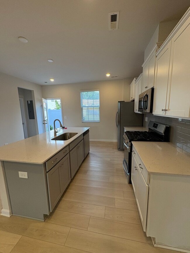 Photo - 3 Bedroom 2.5  Bath Townhome in Travelers ...