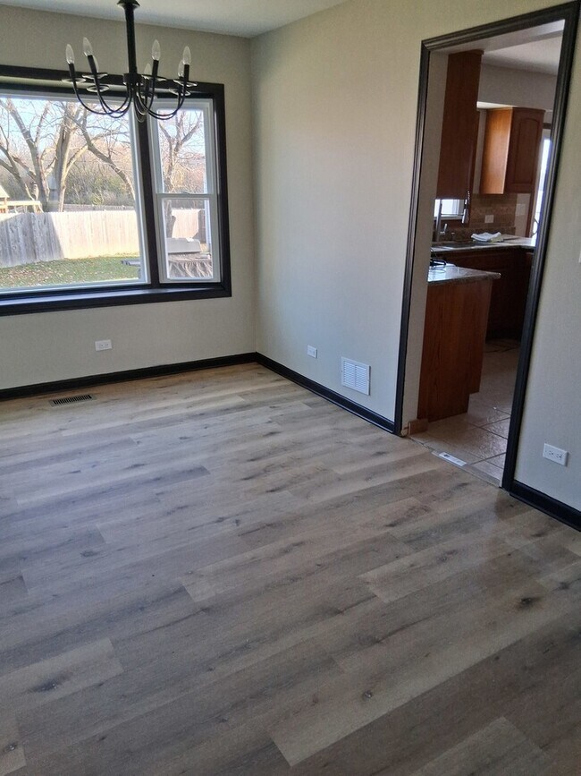 Photo - 1210 Diane Ln