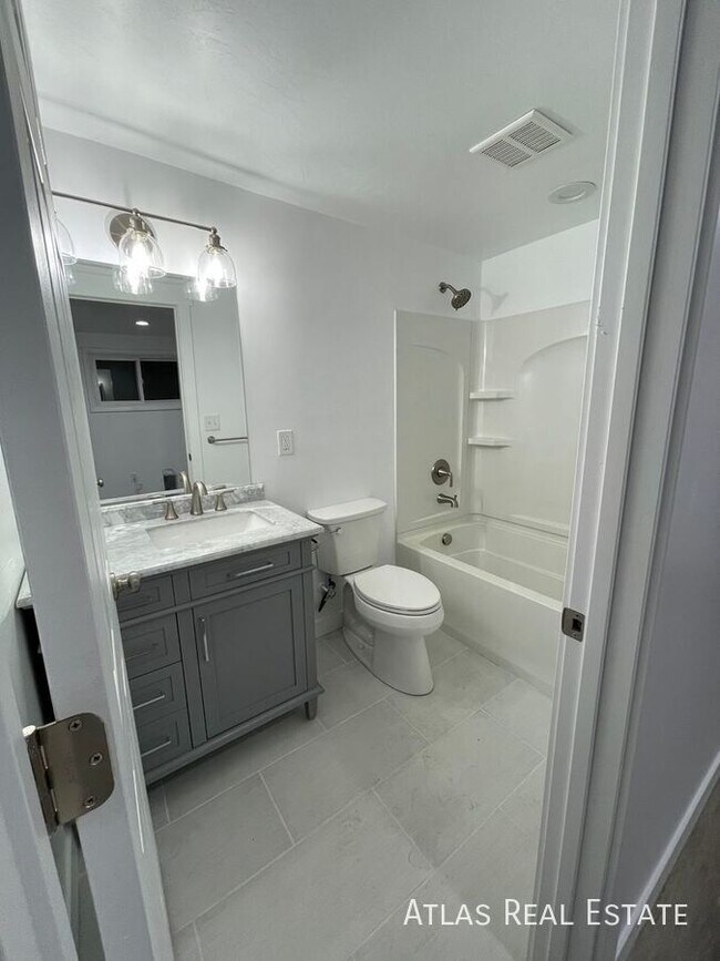 Photo - 6915 Brookhill Dr E Unit B