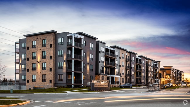 Building Photo - 610 West Rental