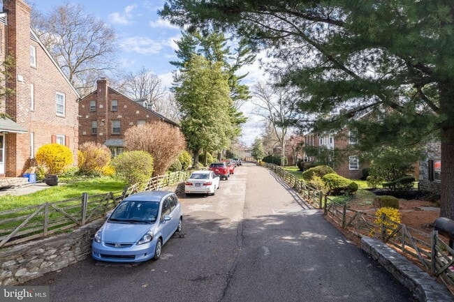 Photo - 2824 Midvale Ave Unit M-2824B