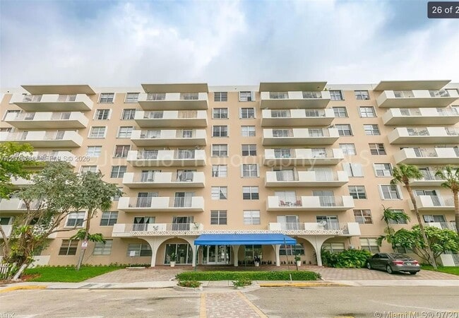 Building Photo - 1455 N Treasure Dr Unit PHA