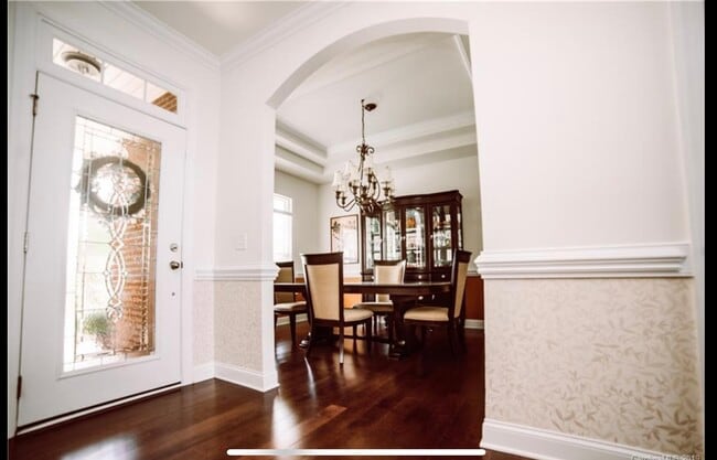 Dining Room - 313 Thornhill St