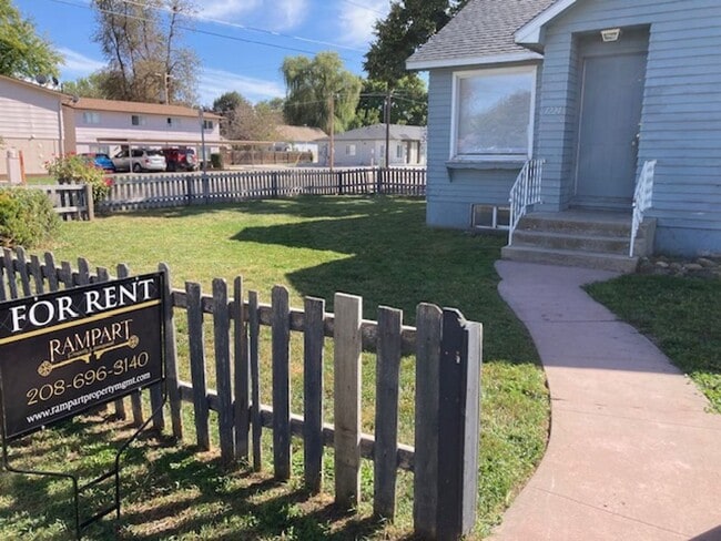 Building Photo - Coming Soon !2 bedroom, one bath home in Caldwell