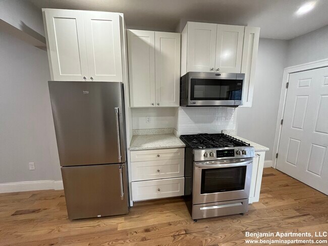 Photo - 374 Oxford St Unit 2