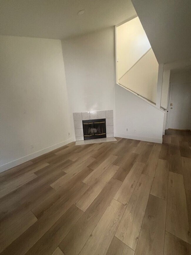 Photo - Newly Renovated 2 Bedroom / 1.5 Bathroom T...