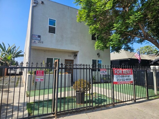 Building Photo - 61(220) Unit 61ST(220F)
