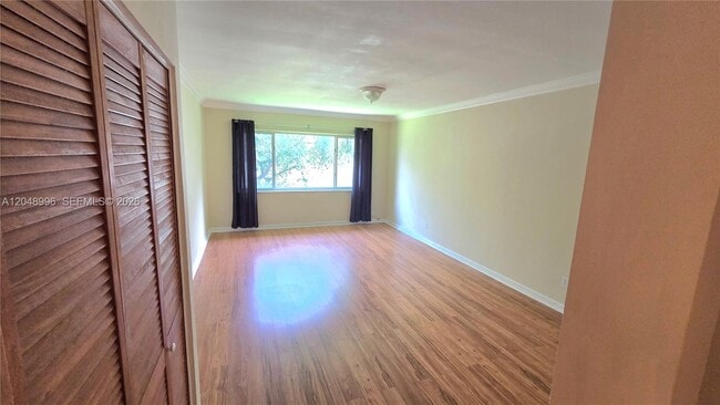 Building Photo - 201 SE 6th Ave Unit 11