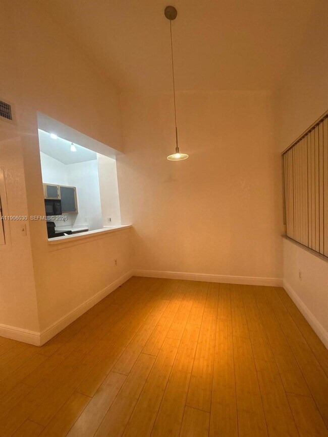 Photo - 2831 N Oakland Forest Dr Unidad 201