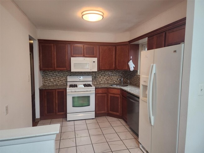 Photo - 65-08-65-77 77th St Apartamento Unidad 2