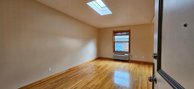 Photo - 416 68th St Unidad 12