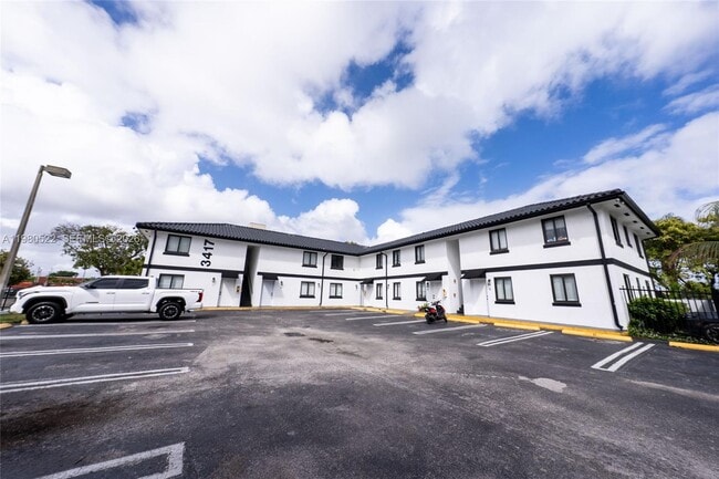 Building Photo - 3417 NW 22nd Ave Unit 2