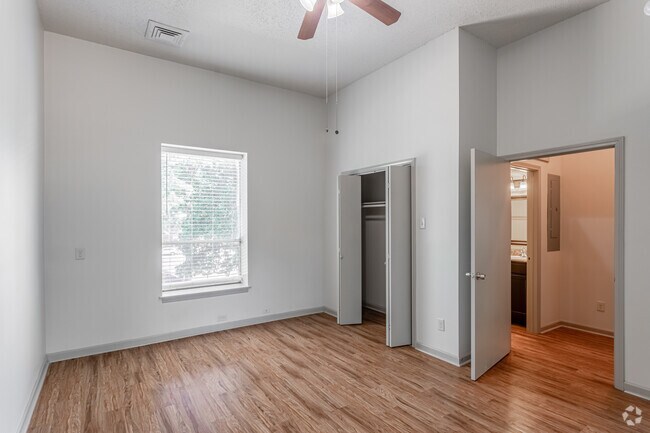 1BR, 1BA - 668SF - Residences at Gracie Mansion