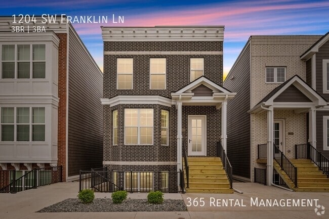 Building Photo - 1204 SW Franklin Dr Rental