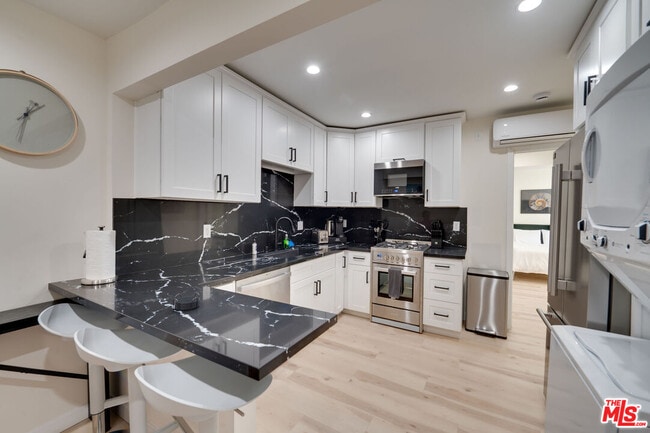 Photo - 9040 Phyllis Ave Unidad B