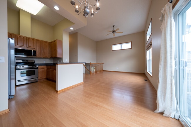 Photo - 7096 Peony Ln N