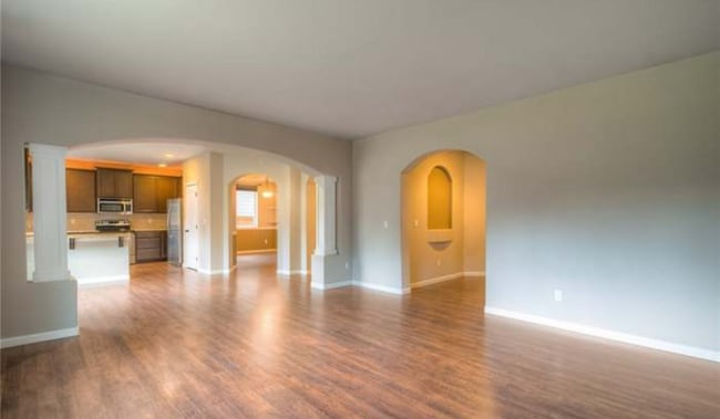 Photo - 3800 Southlake Dr SE