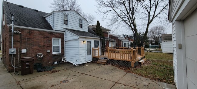 Photo - 1866 Lochmoor Blvd