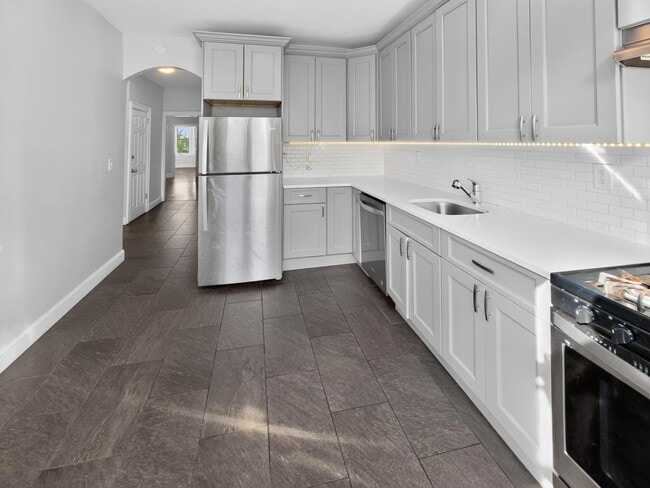Building Photo - 86 W 45th St Unit 1