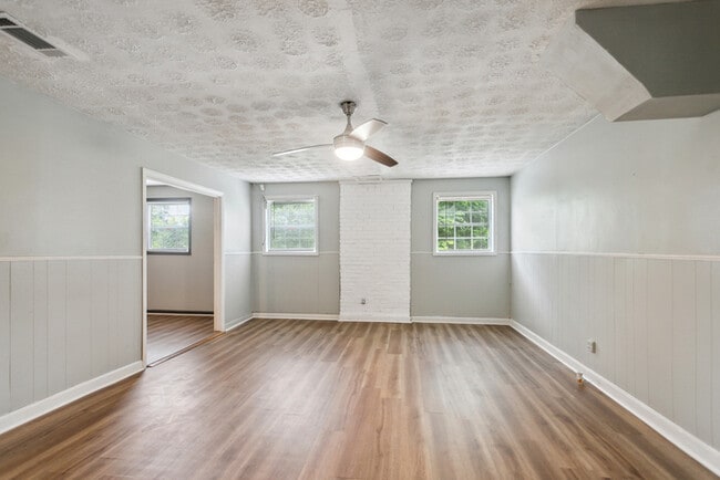 Photo - 2550 Farmer Rd NW