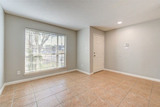 Photo - 1823 Usher Ct