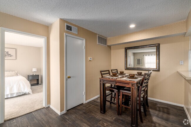 1BR, 1BA - 556SF - Dining Room
