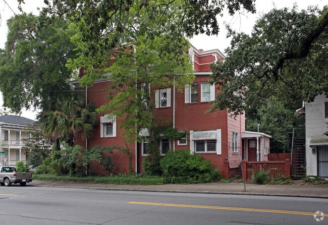 Photo - 401-403 E Duffy St