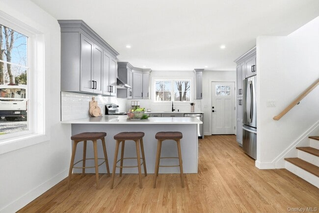 Photo - 78 N Kensico Ave