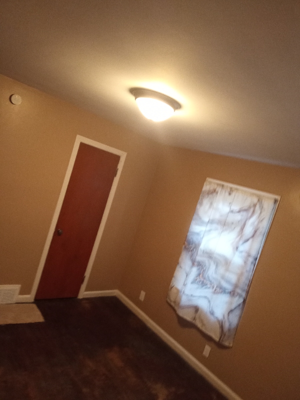 Photo - 385 Saxton St