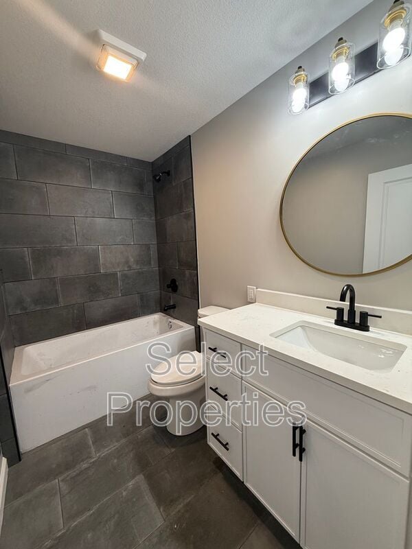 Photo - 2215 Hurst Ln