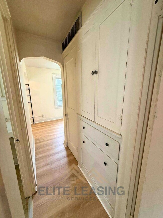 Photo - 1011 SW Douthitt Ave