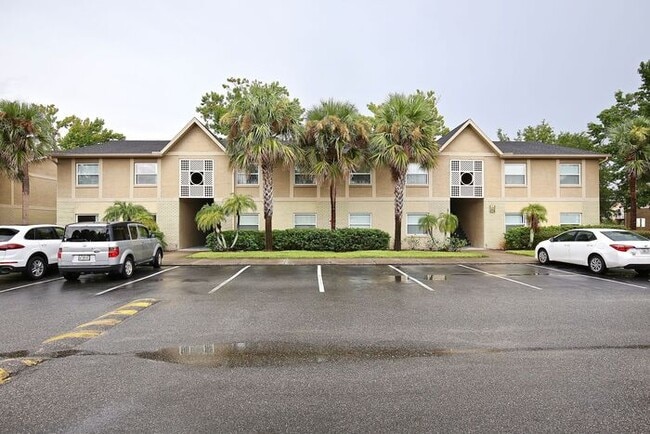 Building Photo - Beautiful 2/2 Condo with Full Lawn Care Included Located in Hawthorne Village – Orlando!