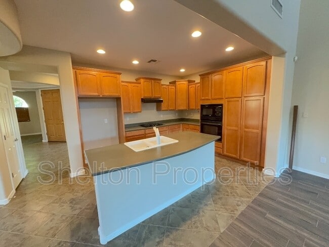 Photo - 20877 W Court St