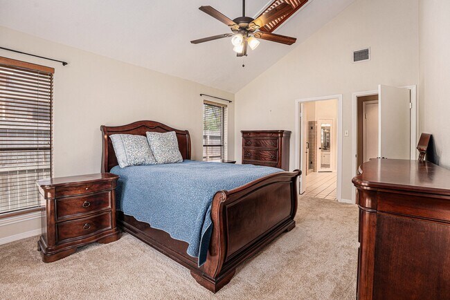 Photo - 602 Crestwood Dr