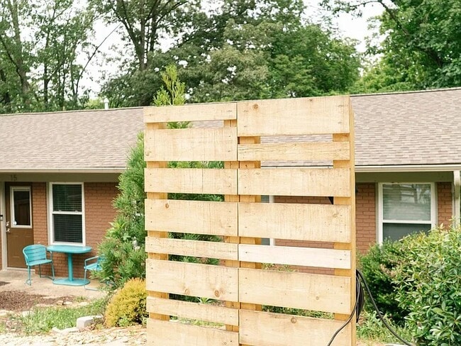 Building Photo - 15 Woodstock Ln