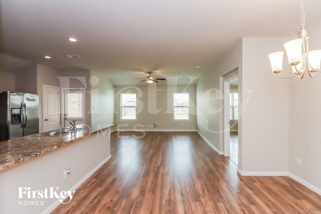 Photo - 6010 Diantha St