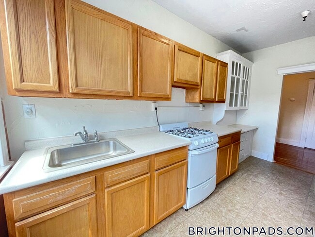 Building Photo - 1820 Commonwealth Ave Rental