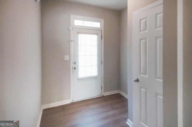 Photo - 2173 Executive Dr N