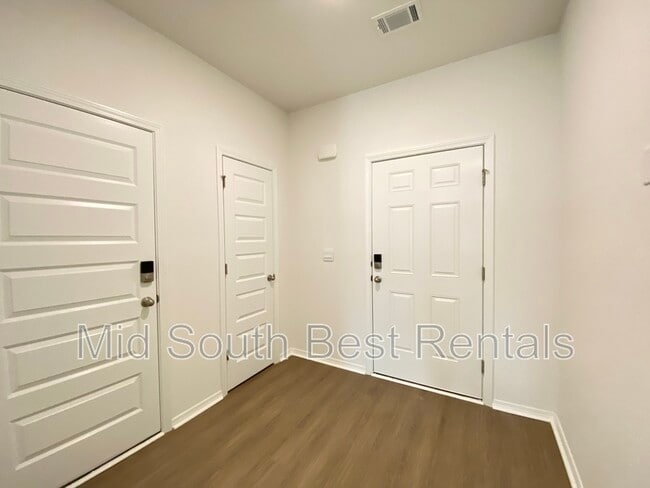 Photo - 92 Kelton Ln