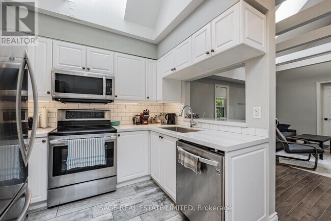 Photo - 213 Langley Ave Unit Upper