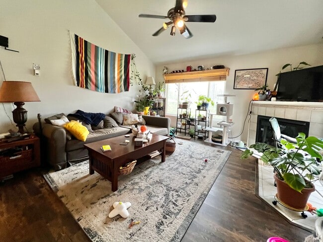 Photo - 2 Bed Charmer with Mountain Backdrop