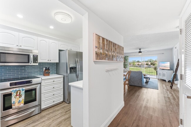 Building Photo - 300 Forest Lakes Blvd Unit 312