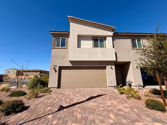 4 BED 3 BATH 2 CAR GARAGE TOWNHOUSE + LOFT... - 4 BED 3 BATH 2 CAR GARAGE TOWNHOUSE + LOFT...