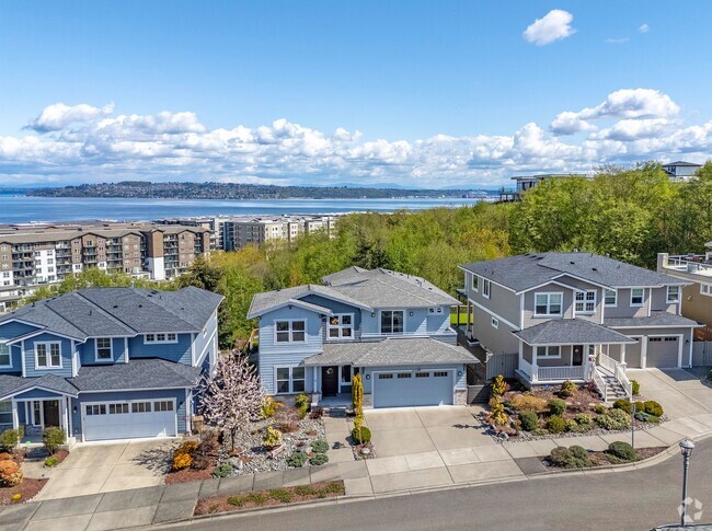 Building Photo - High End 4-bedroom Rustin home w/ Water & ...