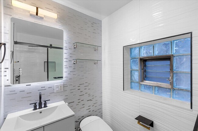 Photo - 1335 Marengo Ave Unidad 1