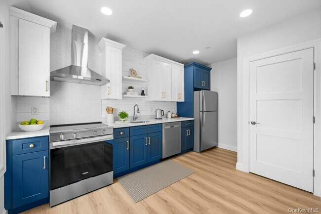 Photo - 584 Main St Unit 1