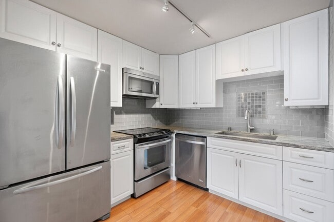 Photo - COMING AVAILABLE 4/5/26: Updated Versailles Condo in Newport Beach Unidad 117