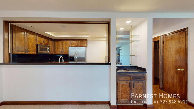 Photo - 880 W 1st St