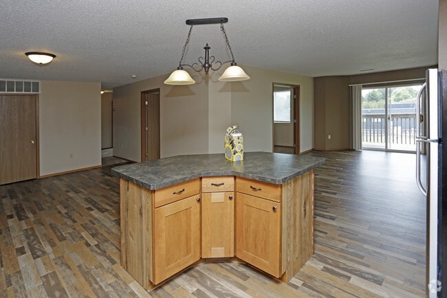 3BR, 2BA - 1,365 SF