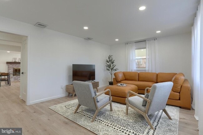 Photo - 137 Apple Ln